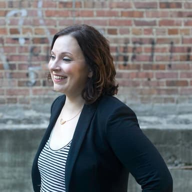 Erica Sweeney headshot